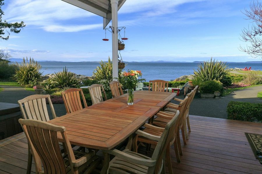 2640 Queenswood Drive, Saanich, BC