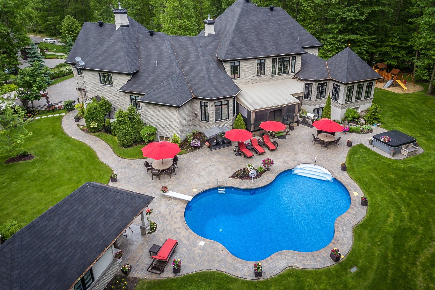 9 Place de la Falaise, Terrebonne, QC Sotheby's International Realty